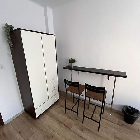 Well Apartment In Old Town Краков Экстерьер фото
