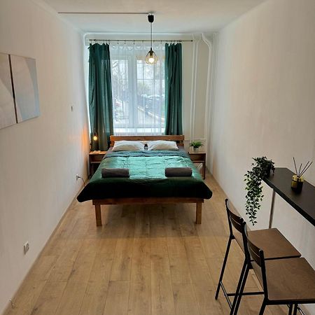 Well Apartment In Old Town Краков Экстерьер фото